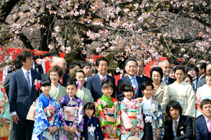 安倍首相「桜を見る会」であいさつ 後半国会気を引き締める~Z!