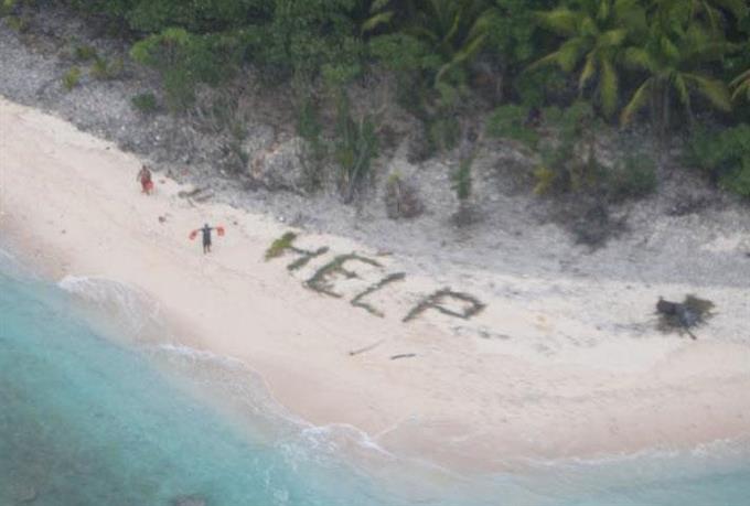 無人島砂浜に「HELP」 3人、3日ぶり救助