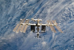 スペースＸの宇宙貨物船「ドラゴン」、ＩＳＳに到着停泊機６機に