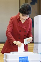 与党過半数割れか=深夜にも大勢判明-韓国総選挙