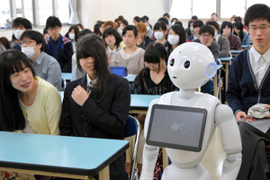 福島)高校生になりました ロボット「ペッパー」入学式