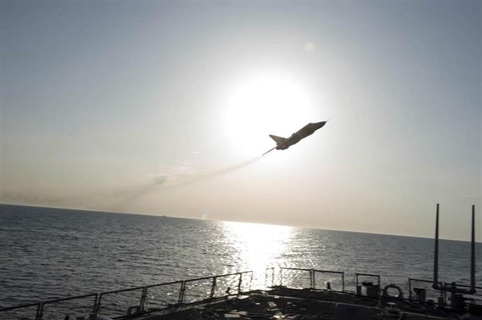 米駆逐艦にロ軍機接近 バルト海、「危険」と非難