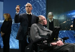 ４．３７光年先の星系を探査、露富豪とホーキング博士が発表