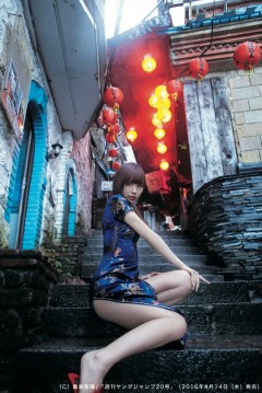 内田理央のチャイナドレス美脚が超セクシー!4年ぶり「ヤンジャン」で水着美尻も披露!
