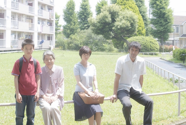 是枝監督3作連続カンヌ出品 阿部寛主演「海よりもまだ深く」