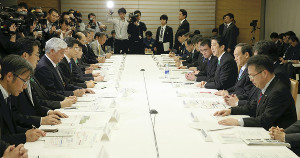 自衛隊派遣、２万５千人に増強へ…政府対策本部 2016年04月16日 22時45分