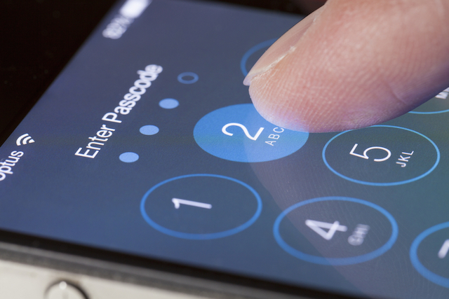 iPhoneロック解除、ハッカーが「協力」か 2016年04月14日 11時53分