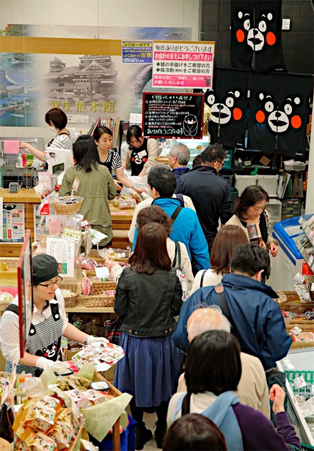 にぎわう「銀座熊本館」