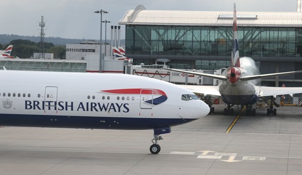 着陸直前の旅客機、ドローン?と衝突…ロンドン