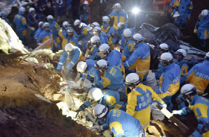南阿蘇村で男女2人の死亡確認、死者44人に 2016年04月19日 00時46分