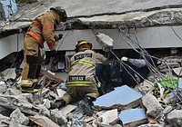 地震の死者350人に=不明者捜索続く-エクアドル