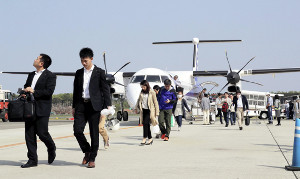 熊本空港再開、出発便も運航へ…交通網回復兆し 2016年04月19日 13時32分
