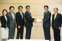 川内原発、避難計画再検証を=岡田民進代表が安倍首相に要請
