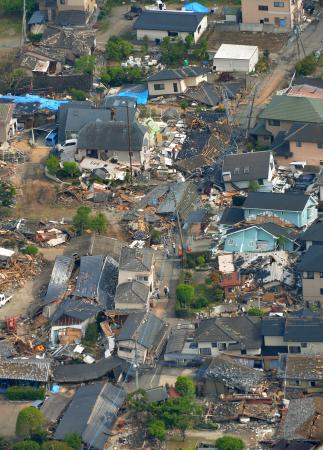 熊本地震「本震」震度7に修正…避難9万人以上 2016年04月21日 00時26分