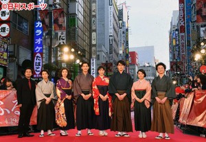 広瀬すず、袴姿でレッドカーペット ファン2500人に“実感”