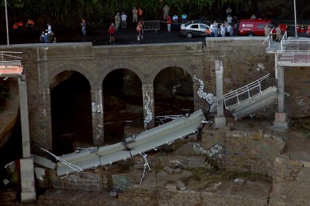 ブラジル・リオで自転車専用道が崩落、2人死亡 五輪競技施設に不安