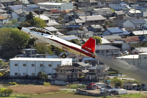 国産ステルス機初飛行 軍需依存が高まる恐れ