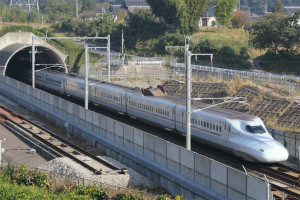 九州新幹線博多~熊本間、4/23正午頃に運転再開へ - 脱線車両の撤去も進む