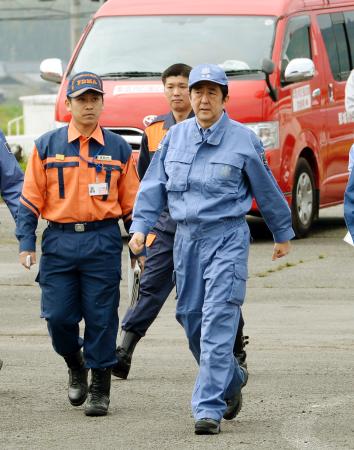 安倍首相が熊本入り=被災者らを激励