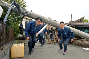 知事、首相に要望10項目 早期「激甚災害」「熊本城復旧」など /熊本
