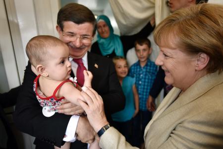 トルコ首相と会見 「安全地帯」案を支持