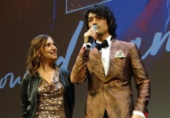斎藤工、イタリア女性もメロメロに！伊映画祭で写真攻め
