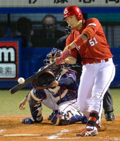 広島 5発快勝で3位浮上!新井の2000安打達成に花添える