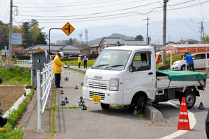 小学生の列に車突っ込む 女子児童4人けが(長野県)