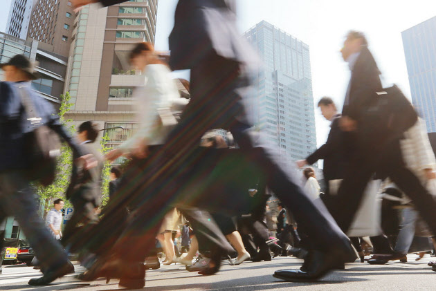 昨年度の求人倍率1・23倍…24年ぶり高水準 2016年04月28日 12時04分