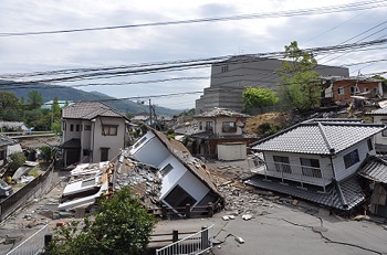 震度1以上1000回超…気象庁「過去例ない」 2016年04月28日 13時42分