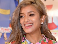 ローラ、被災地をお忍び訪問 学生たちに「胸うたれた」