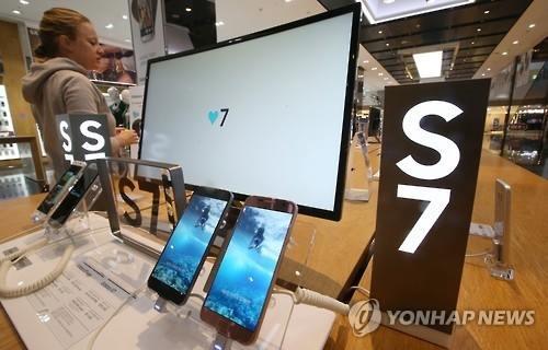半導体、減益でも底堅く 技術で先行、競争力優位