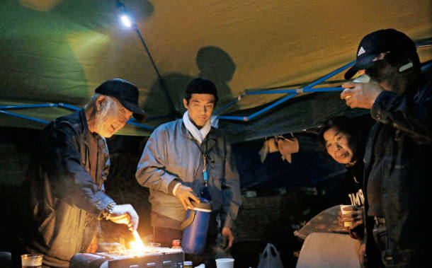 避難所生活「続ける」半数 熊本地震2週間で震度1が1000回