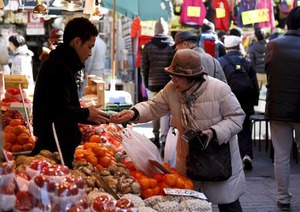 消費支出実質5.3%減 春物衣料が落ち込み 3月