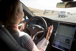 アングル:バラ色の未来描く自動運転車、ビジネスに大打撃も
