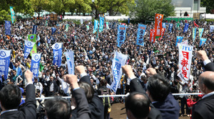 連合メーデーに4万人 非正規の待遇改善など底上げ訴え