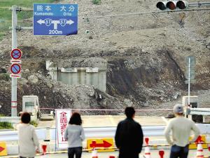 大学生捜索いったん中止、農林水産被害1千億超