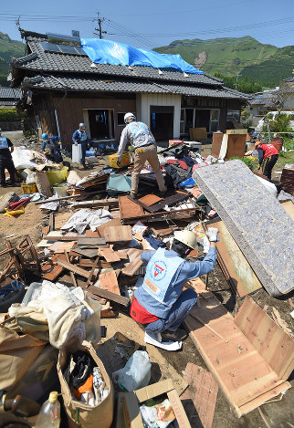 熊本地震:家屋3割「危険」 4万7000件判定終了