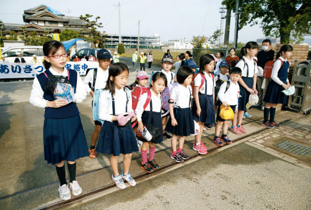 18日ぶり「再会うれしい」 熊本市内の小中学校
