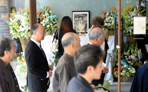 阪神支局襲撃29年、関係者が黙とう 「伝えていく」